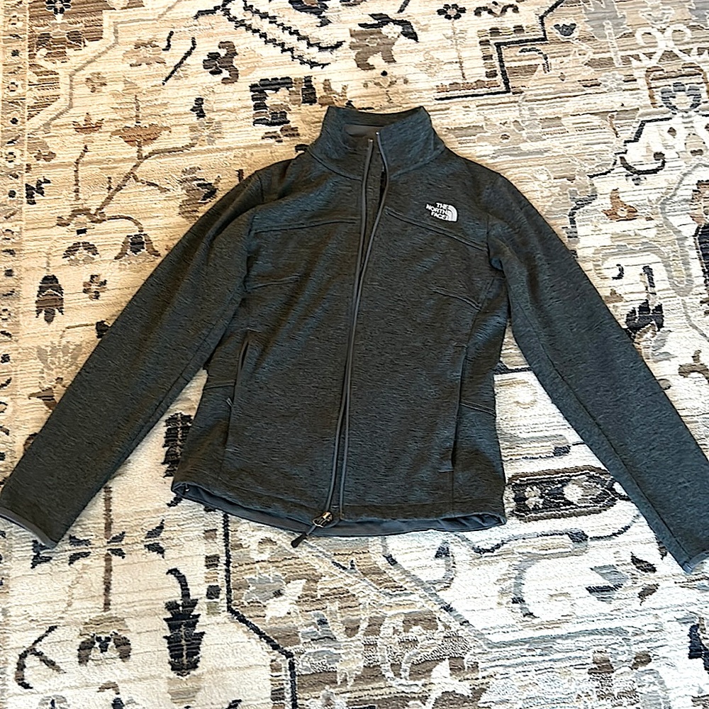 Extra small Grey North face light weight jacket is in a good condition but worn.
